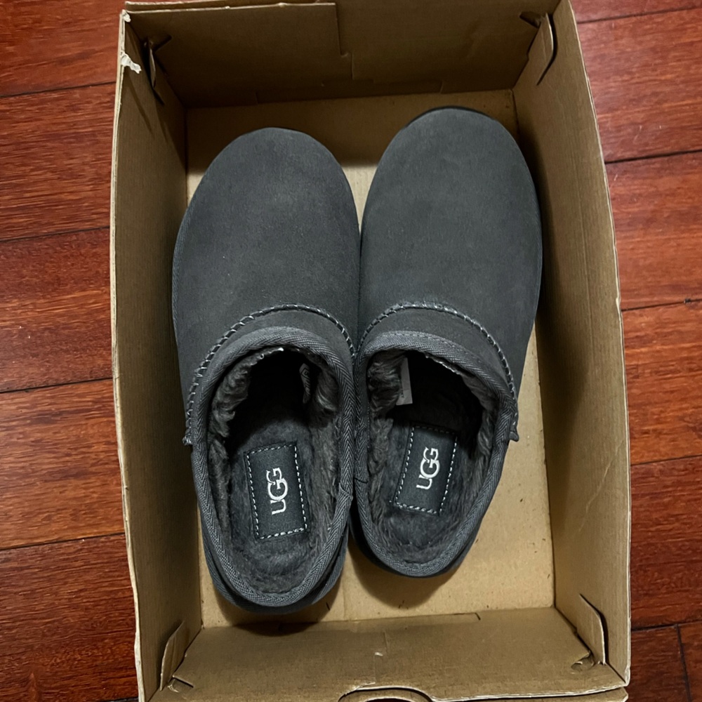 Ugg grey slipper size 6